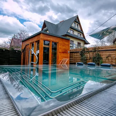 Apartament Centrum Jacuzzi Sauna Apartman *